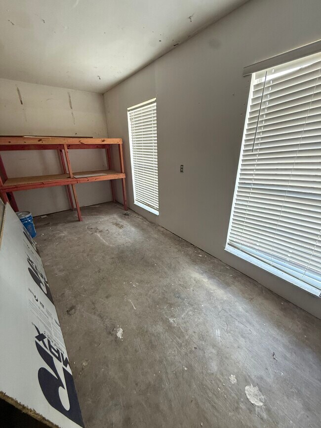 Building Photo - 402 Tresvant Dr