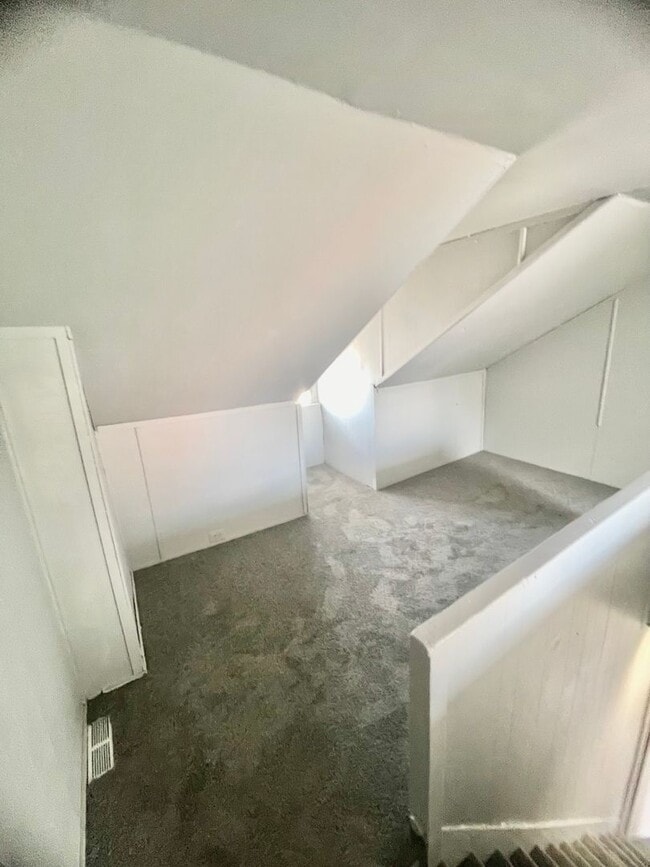 Building Photo - 2 Bed 1 Bath- Pittsburgh Pa