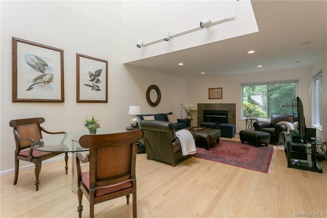 Building Photo - 118 Stone Bridge Square