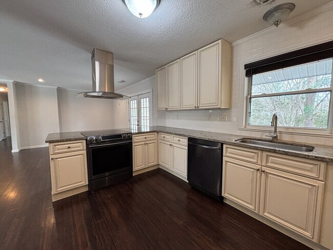 Building Photo - 117 Alma Dr