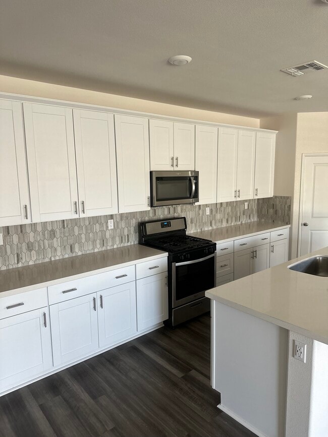 Building Photo - 24255 Insignia Dr
