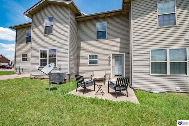Building Photo - 114 Twin Lakes Dr