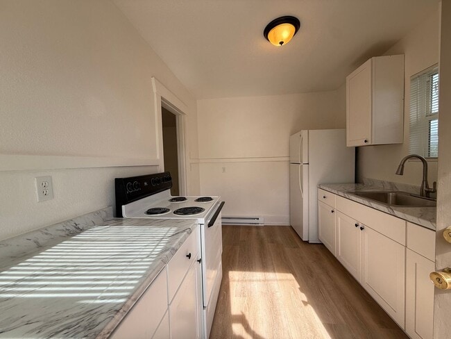 Building Photo - Now renting 2 bedroom House