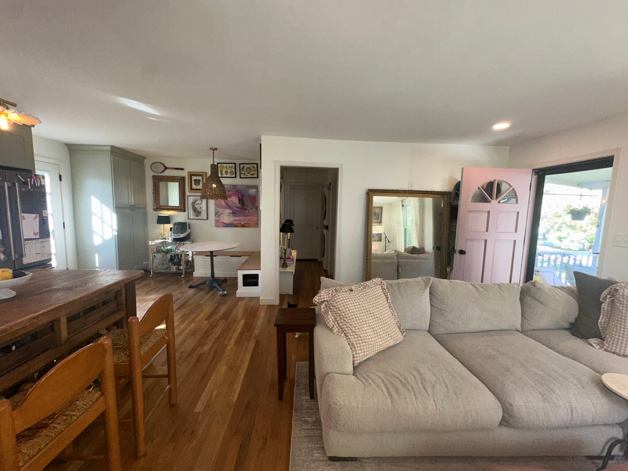 View into hallway, front door and breakfast nook. - 5623 Meadowcrest Ln