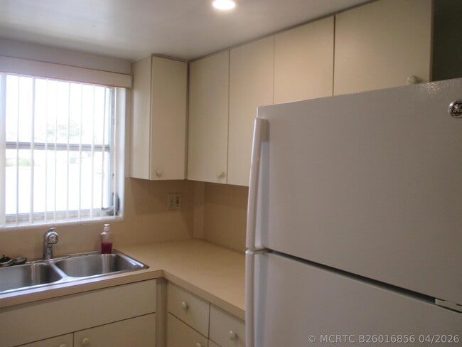 Building Photo - 2951 Ashley Dr W