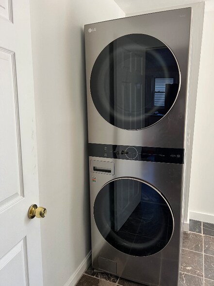 Building Photo - 865 B St