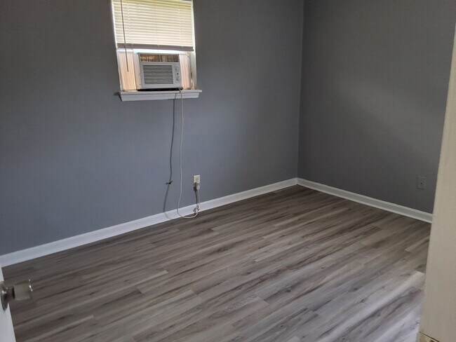 Building Photo - CHARMING 3 BED, 1 BATH HOUSE LOCATED IN ELIZABETHTOWN, KY