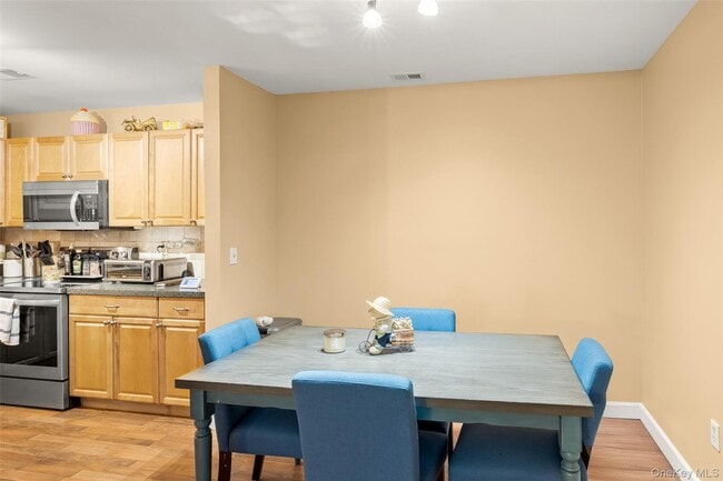 Building Photo - 703 Hilltop Ct