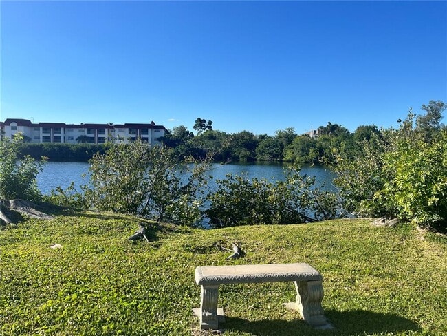 Building Photo - 4550 Overlook Dr NE