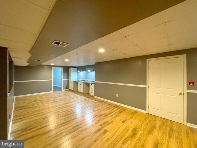 Building Photo - 20871 Freedom Run Dr