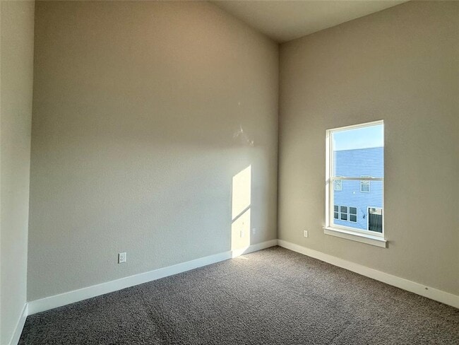 Building Photo - 6325 Florencia Ln
