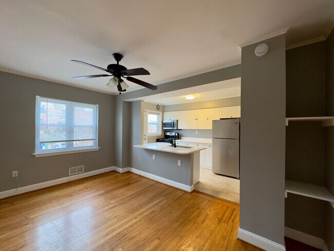 Building Photo - Charming 4 Bedroom/2 Bathroom Townhome in Mid-Govans, MD!