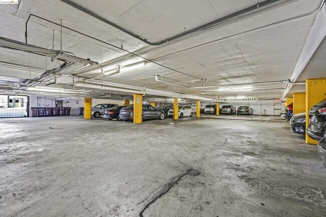 Building Photo - 66 Fairmount Ave