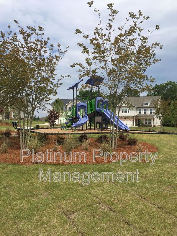 Building Photo - 5770 Thornton Dr