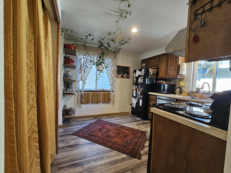 Building Photo - 2931 SE Bluebird Dr