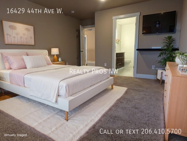 Building Photo - 16429 44th Ave W