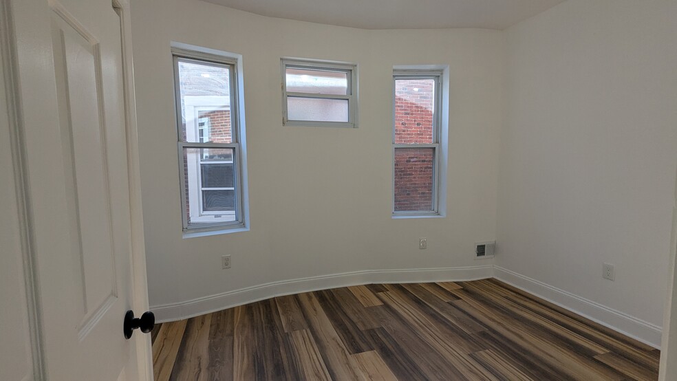 Building Photo - 1223 S 53rd St