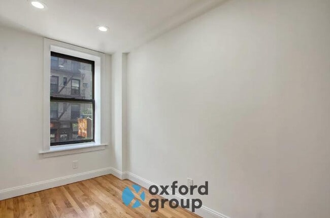 Building Photo - East 10th Street