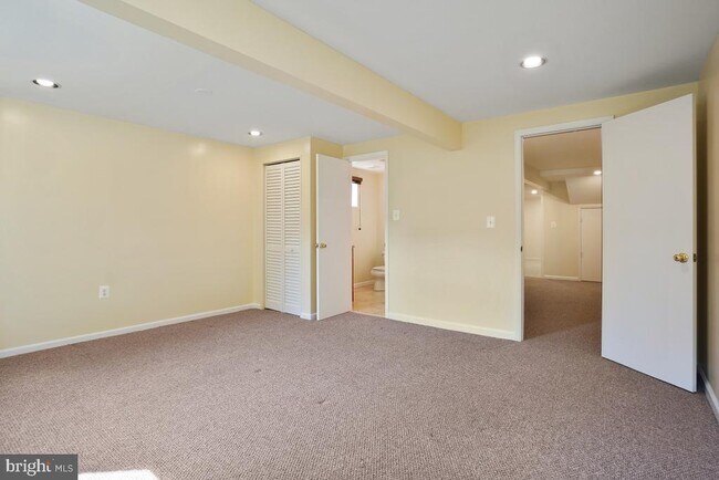 Building Photo - 12027 Devilwood Dr