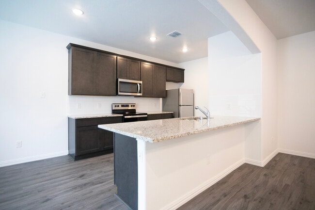 Building Photo - 4433 Braddon Dr