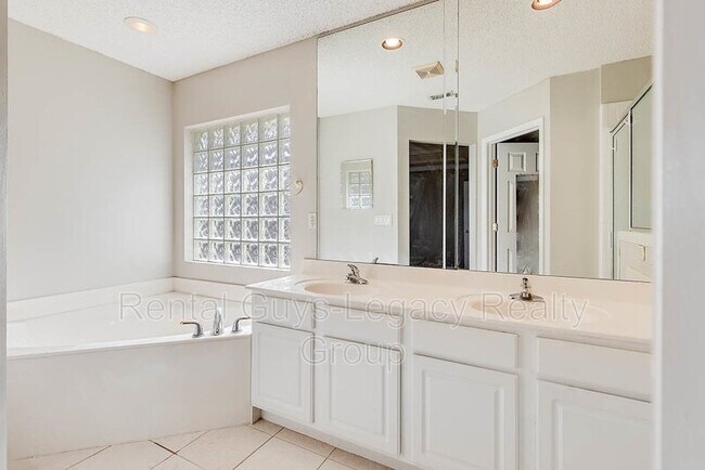 Building Photo - 11498 Chase Meadows Dr S