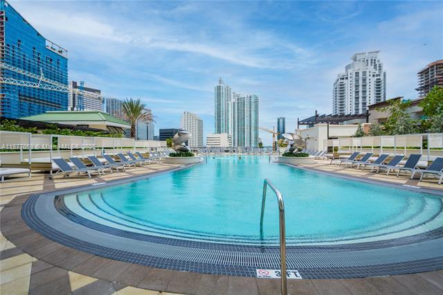 Building Photo - 999 SW 1st Ave