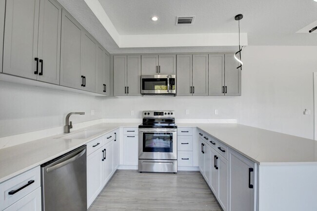 Building Photo - Yamato Villas Townhomes - Boca Raton