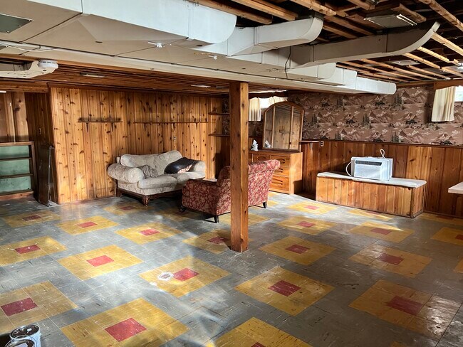 Basement - 23501 Geneva St