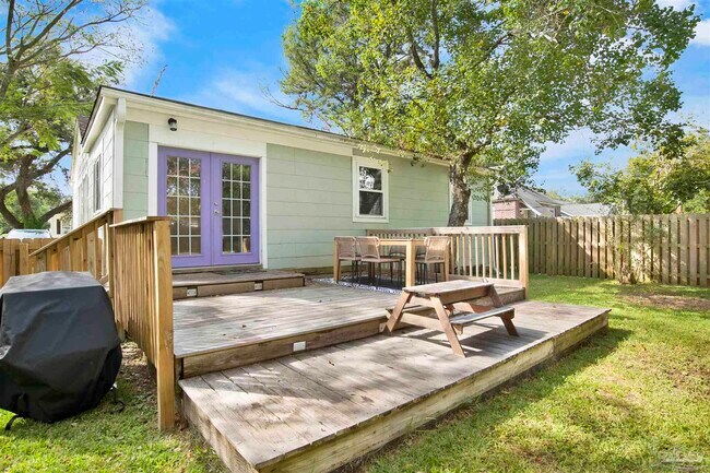 Building Photo - 1306 E Hernandez St