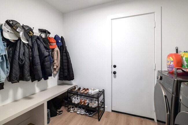 Building Photo - 2205 Trede Dr