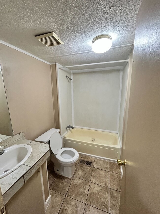 Building Photo - 1416 Stamps St