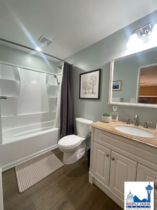 Building Photo - Private Cul-de-Sac Gem with Spacious Backyard!
