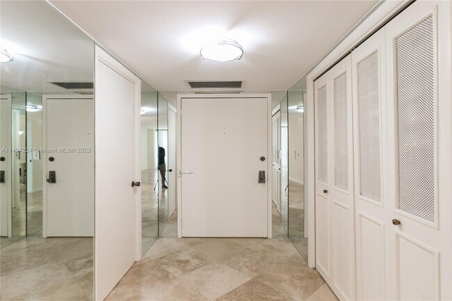 Building Photo - 2100 S Ocean Ln