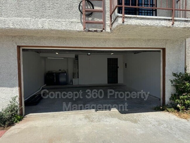 Building Photo - 11226 Elliott Ave