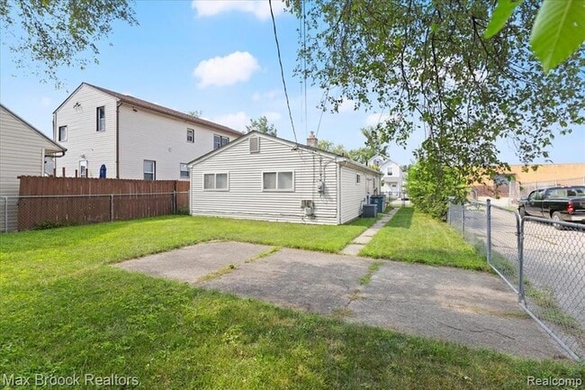 Building Photo - 27 W Garfield Ave