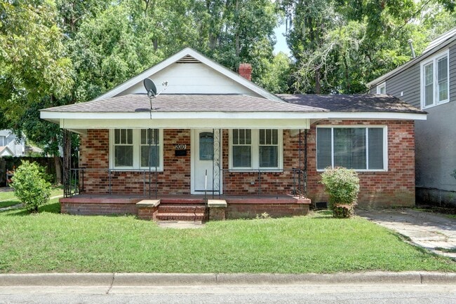 Building Photo - Four Bedroom - Two Bathroom - Single Famil...