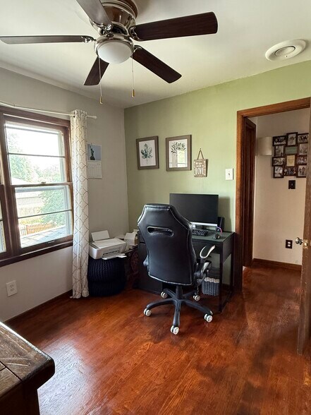 Building Photo - 809 Croghan Ave