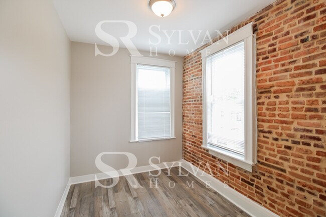 Building Photo - Charming 3BR Townhome