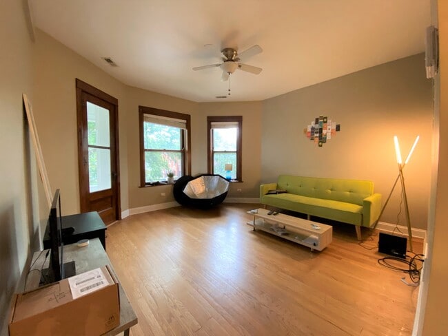 Building Photo - 3657 N Janssen Ave