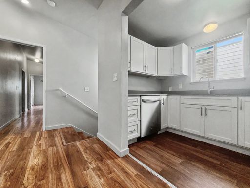 Building Photo - AVAILABLE NOW! Mid-century 2 Bedroom Apartment in Magnolia w/ Bonus Room and Private Balcony!