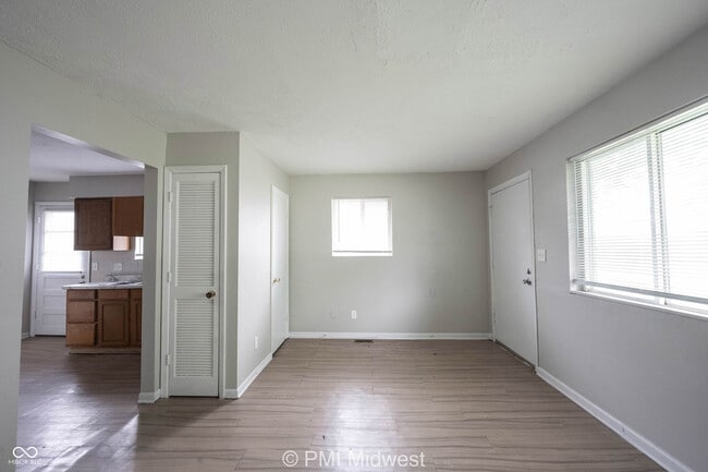 Building Photo - 2248 N Leland Ave