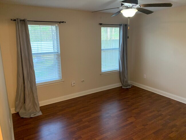 Building Photo - 17618 Avalon Terrace