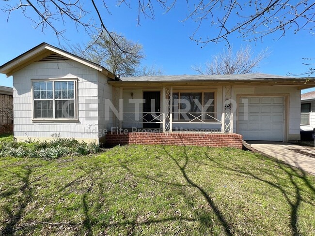 Primary Photo - Cute 2/1/1 in Fort Worth Ready For Move-In!