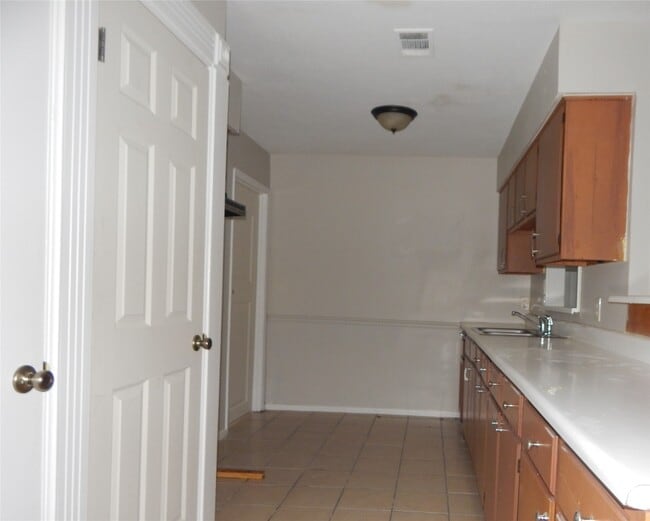 Building Photo - 11626 Sharpview Dr