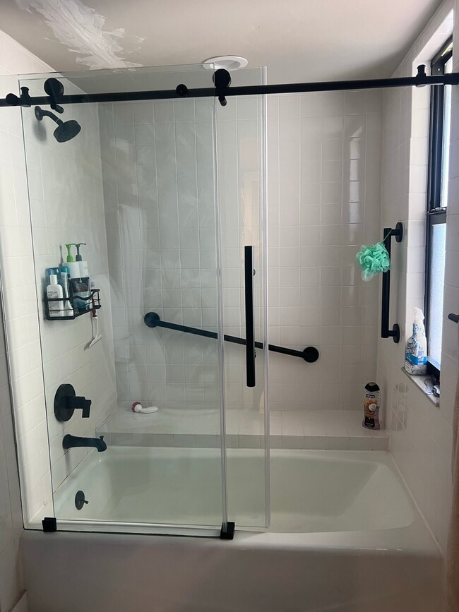 Building Photo - 240 Windward Passage