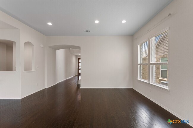 Building Photo - 942 Blue Violet
