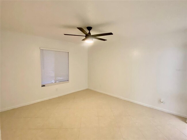 Building Photo - 954 Courtyard Ln