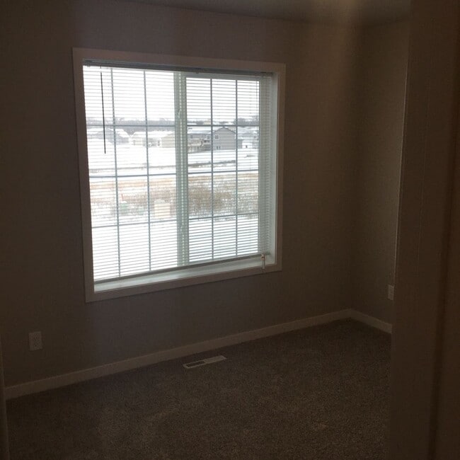 Building Photo - 3 Bed 3 Bath Single Family Home