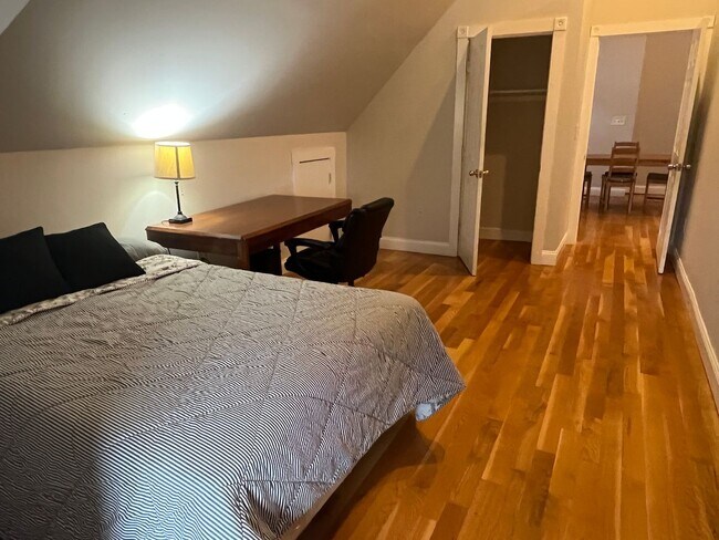 Building Photo - FG Rooms and Short Term Rentals