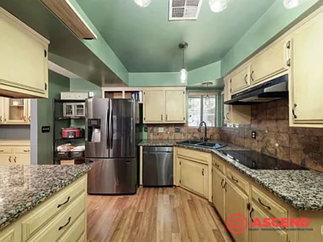 Building Photo - Captivating Home Near Highland Highschool!